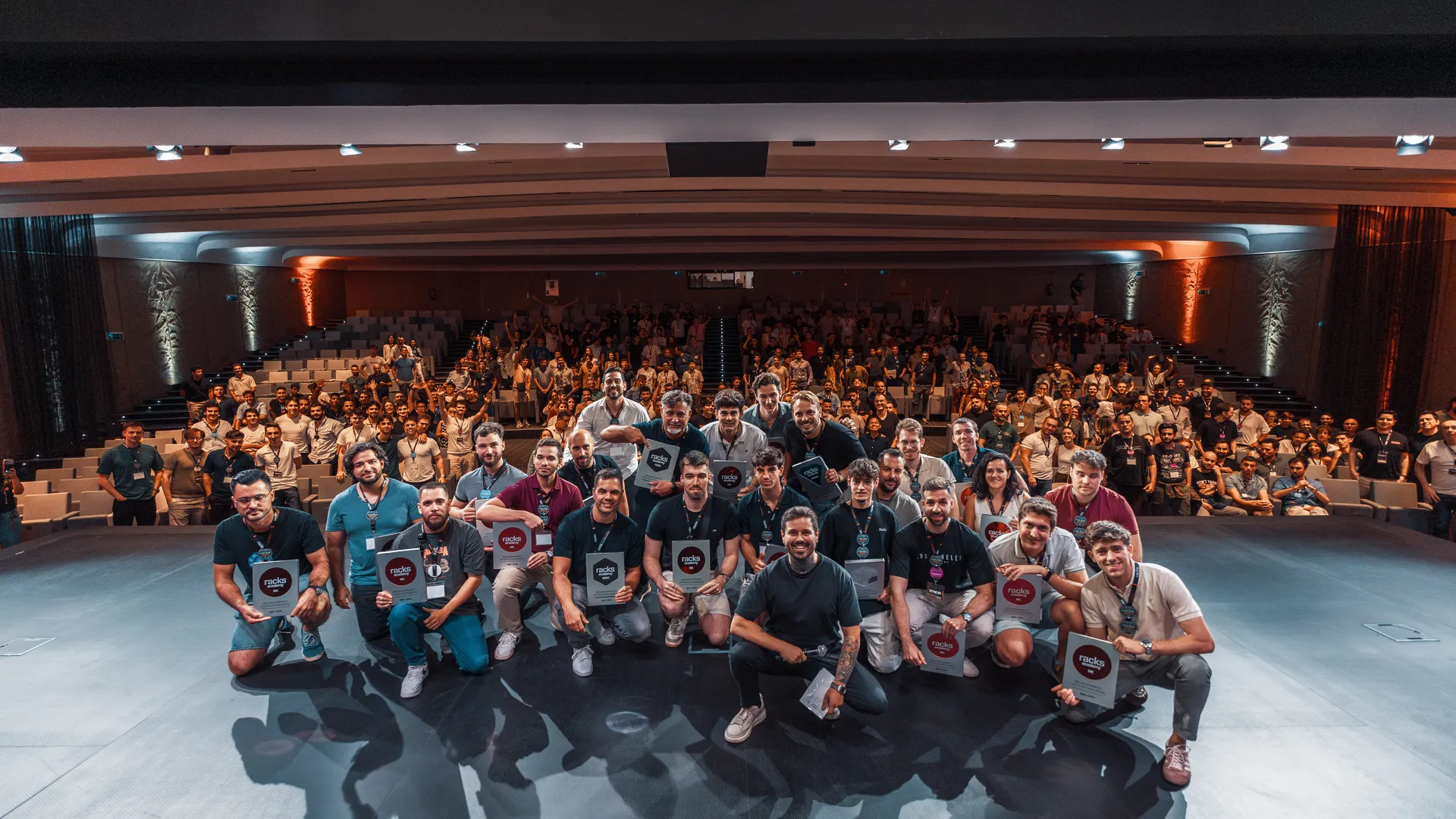 Imagen con alumnos de la academia